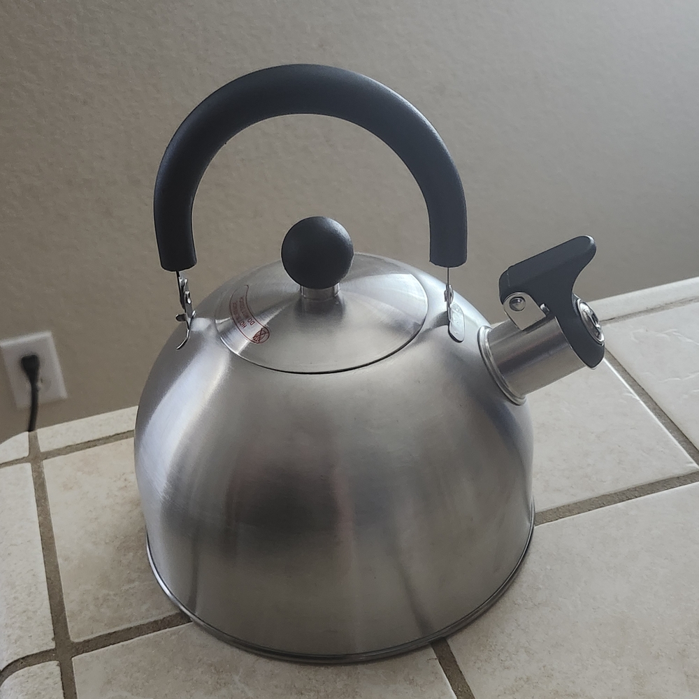 Aroma Home Silver and Black Kettle